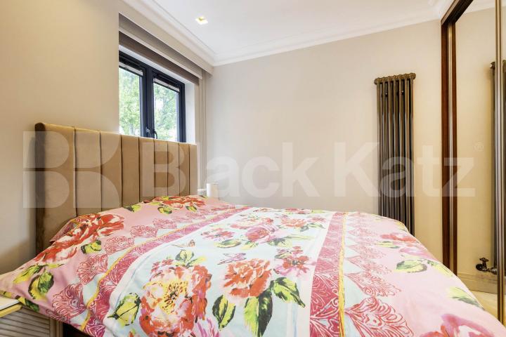 			MINS TO REGENTS PARK & TUBE!, 1 Bedroom, 1 bath, 1 reception Flat			 Parkway, Camden